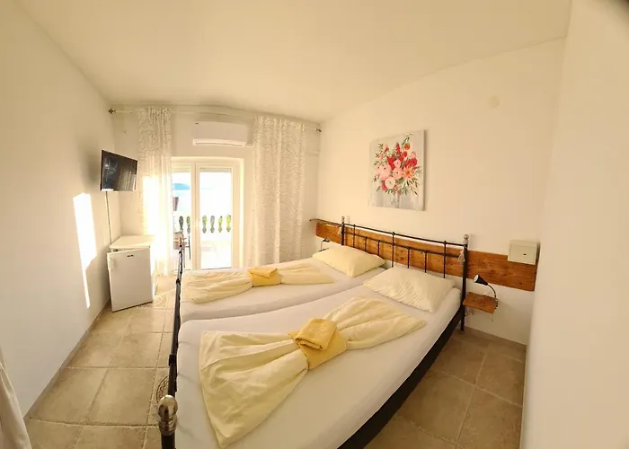 Barbara Couette-café Novi Vinodolski