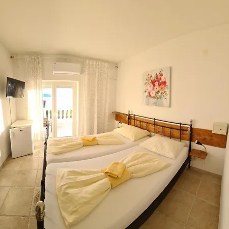 Barbara Couette-café Novi Vinodolski